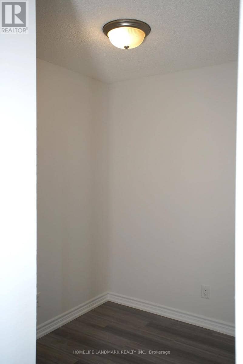 1606 - 35 Hollywood Avenue — photo 15 of 17
