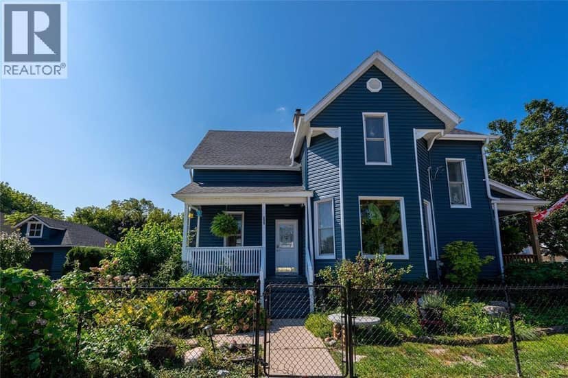 224 VIDAL STREET South — photo 1 of 40