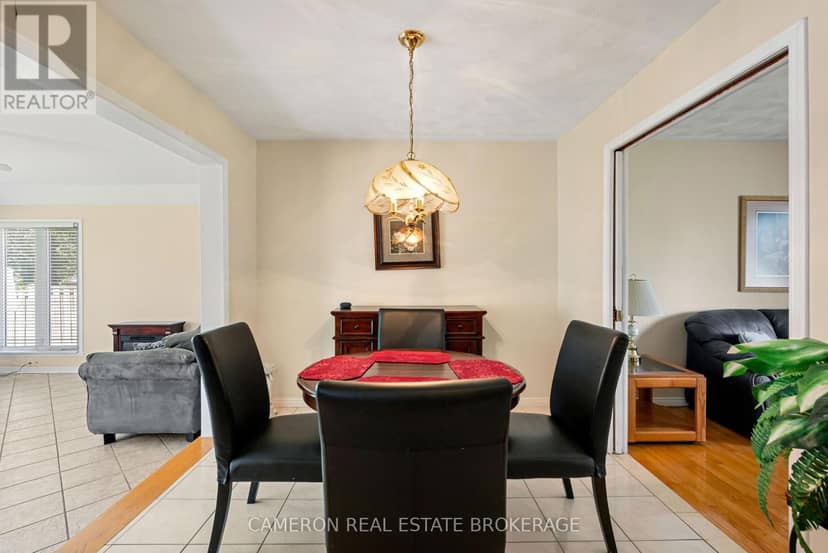 368 Angela Crescent — photo 11 of 40