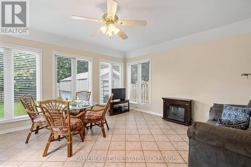 368 Angela Crescent — photo 15 of 40