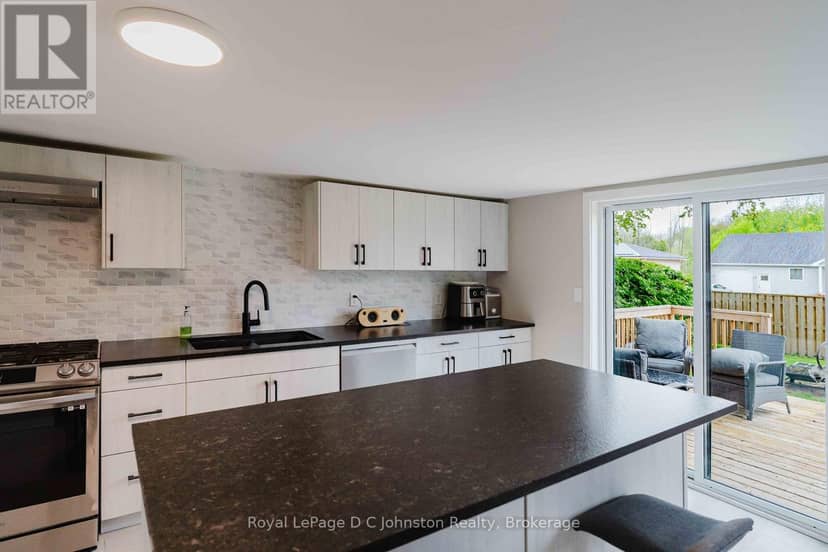 229 Edward Street — photo 11 of 38