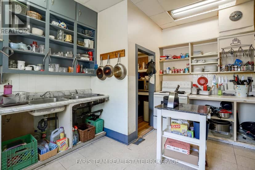 236 Barrie Street — photo 10 of 40