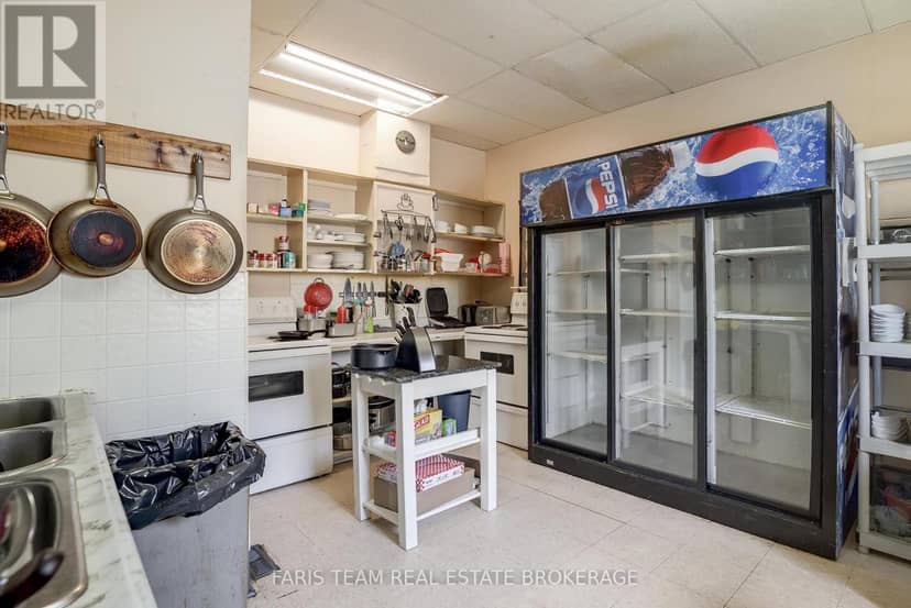236 Barrie Street — photo 9 of 40