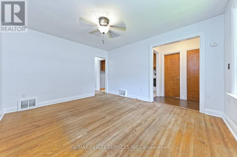 54 Woodward Avenue — photo 11 of 40
