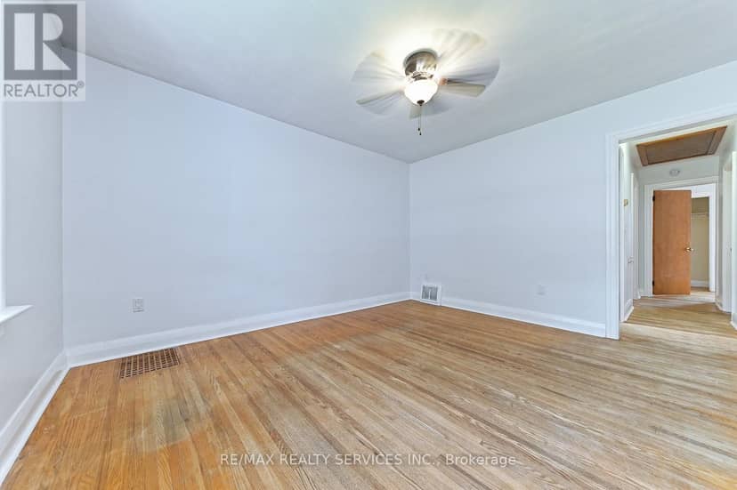 54 Woodward Avenue — photo 13 of 40