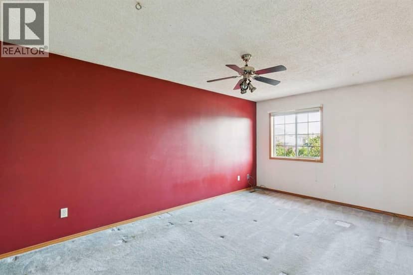 341 Coral Keys Villas NE — photo 15 of 34