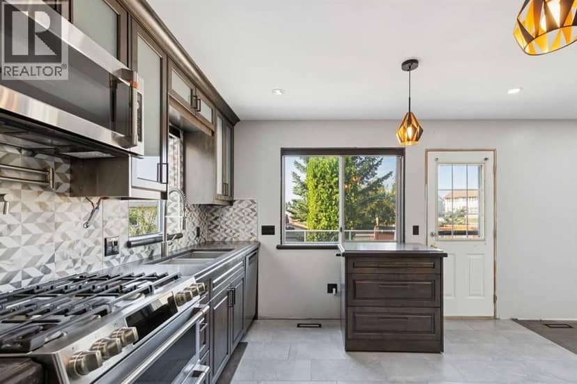 341 Coral Keys Villas NE — photo 12 of 34