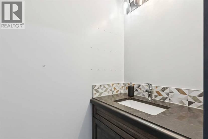 341 Coral Keys Villas NE — photo 13 of 34