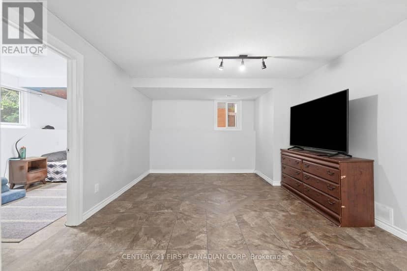71 Edward Street — photo 17 of 28