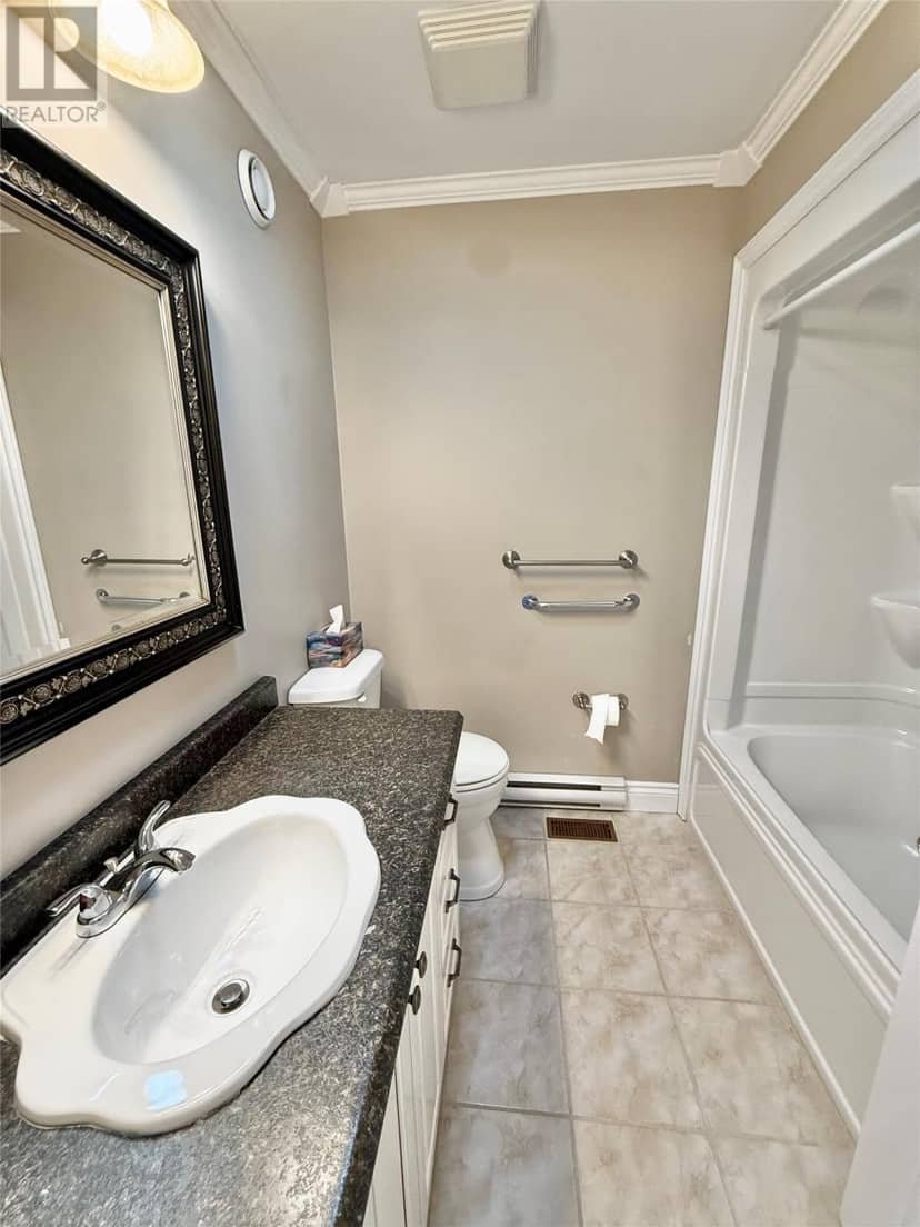 8 Harmsworth Drive — photo 30 of 38