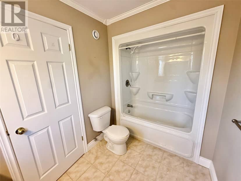 8 Harmsworth Drive — photo 35 of 38