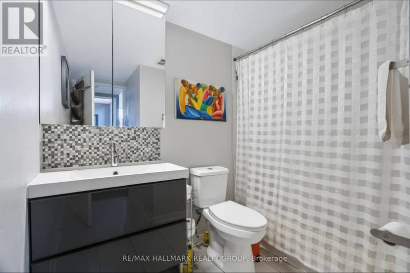 616 - 45 Holland Avenue — photo 19 of 26