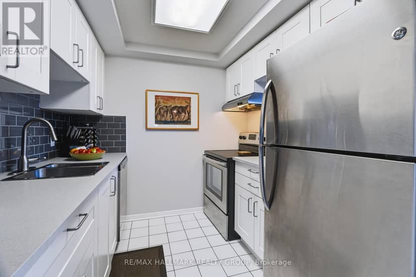 616 - 45 Holland Avenue — photo 9 of 26