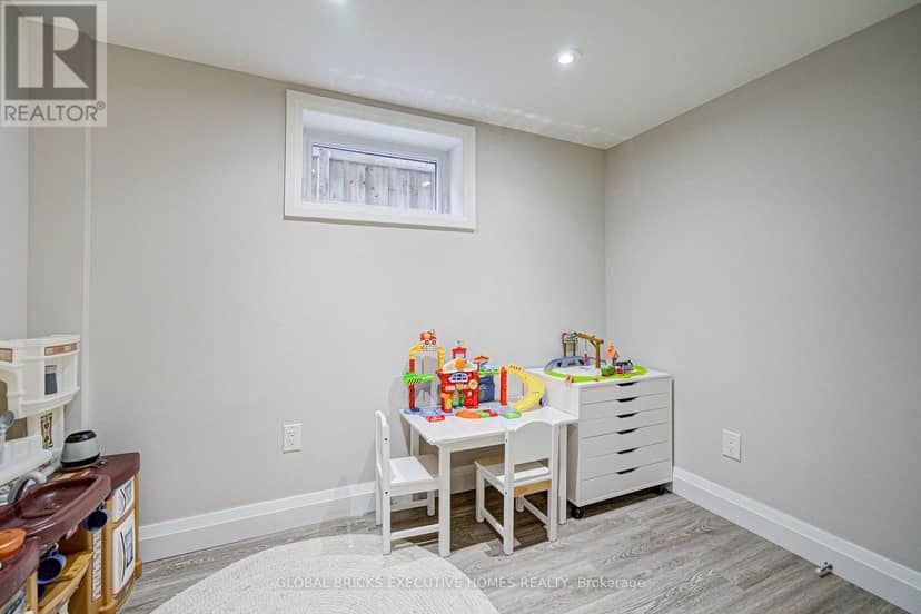 6 Cardigan Road — photo 21 of 32