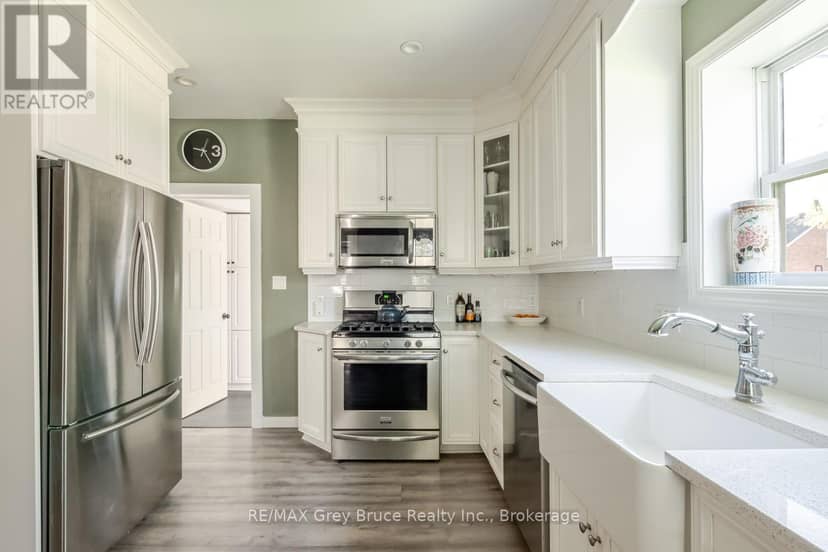 105 Main Street — photo 13 of 40