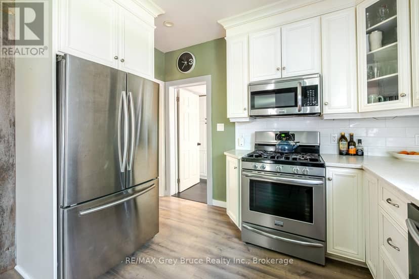 105 Main Street — photo 14 of 40