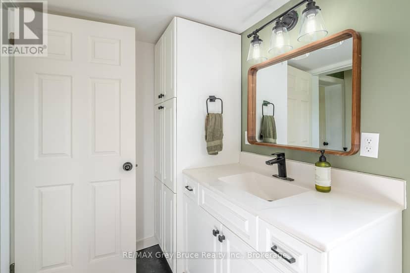 105 Main Street — photo 19 of 40