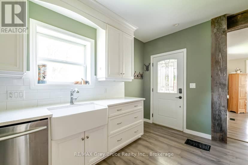 105 Main Street — photo 9 of 40