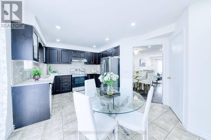 35 Softneedle Avenue — photo 6 of 19