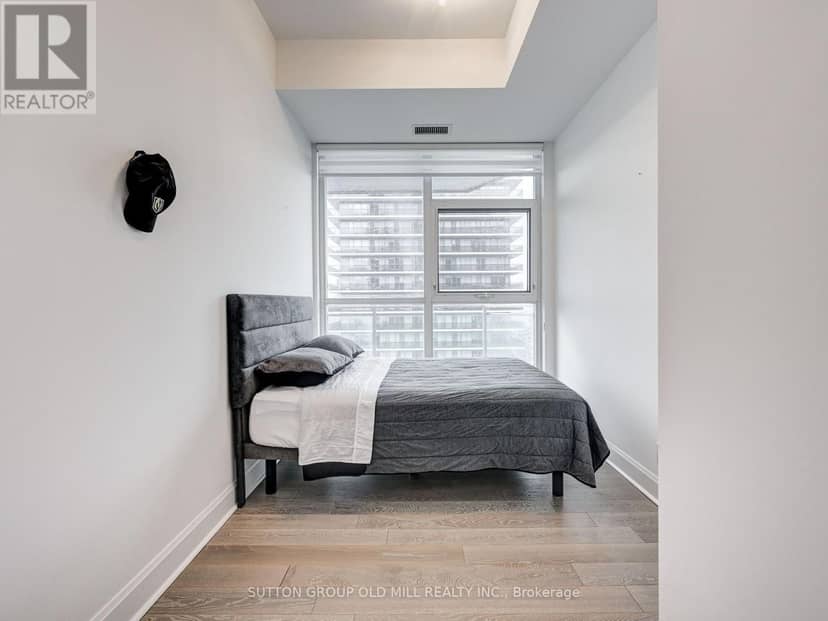 LPH3704 - 33 Shorebreeze Drive — photo 15 of 28