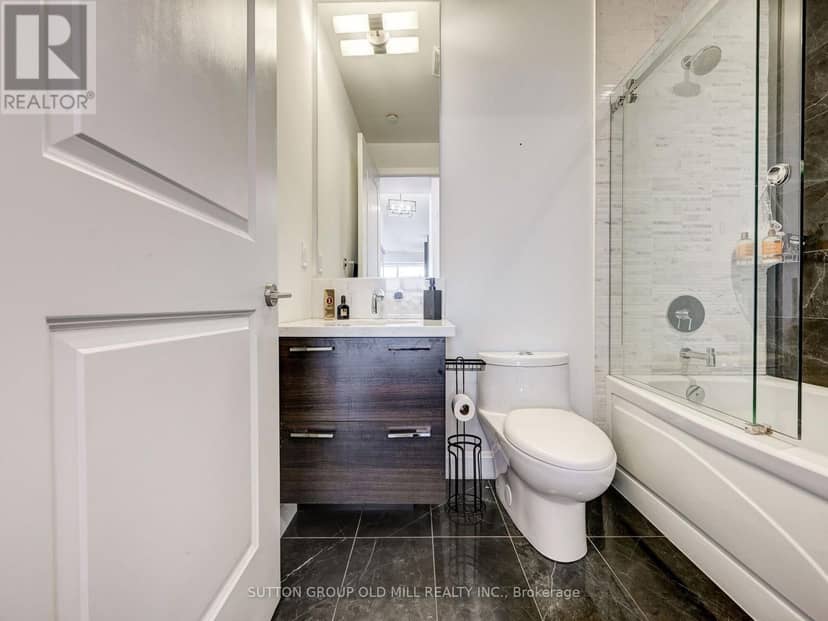 LPH3704 - 33 Shorebreeze Drive — photo 19 of 28