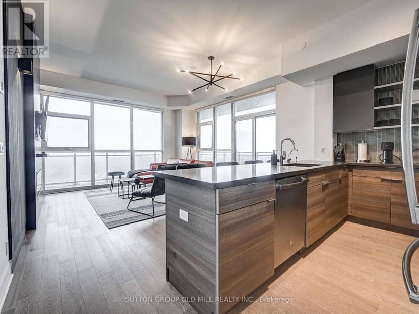 LPH3704 - 33 Shorebreeze Drive — photo 4 of 28