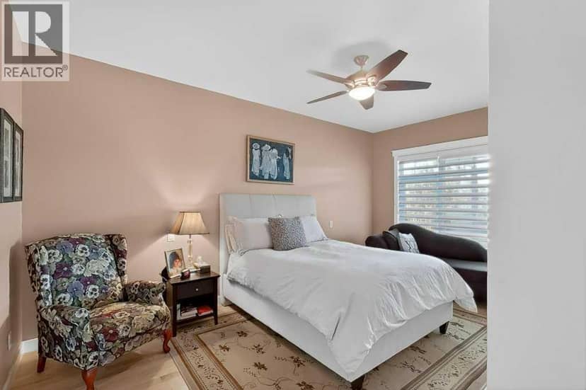 509 Sunridge Crescent W — photo 20 of 40