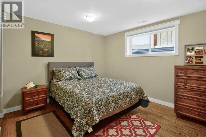 509 Sunridge Crescent W — photo 39 of 40