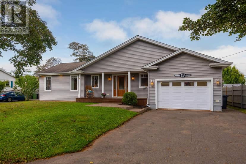 18 Newland Crescent — photo 1 of 40
