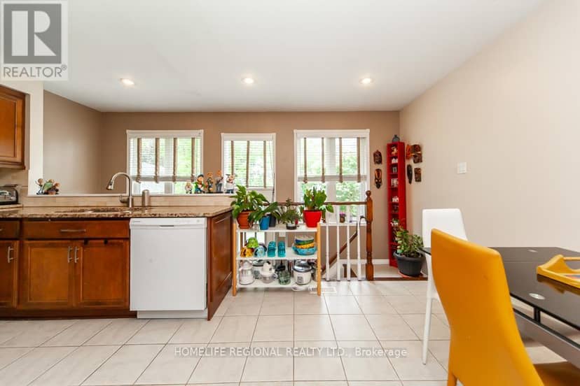 20 Rosemarie Crescent — photo 8 of 23