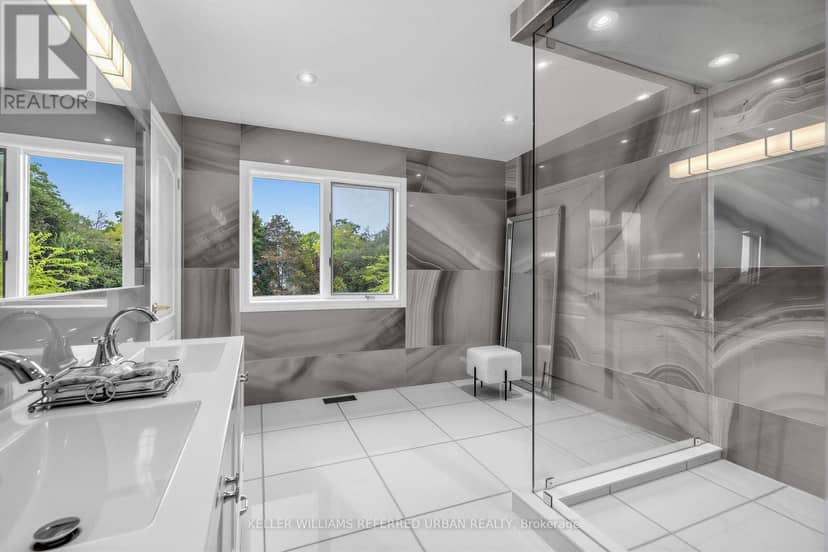 18 Yongeview Avenue — photo 20 of 33