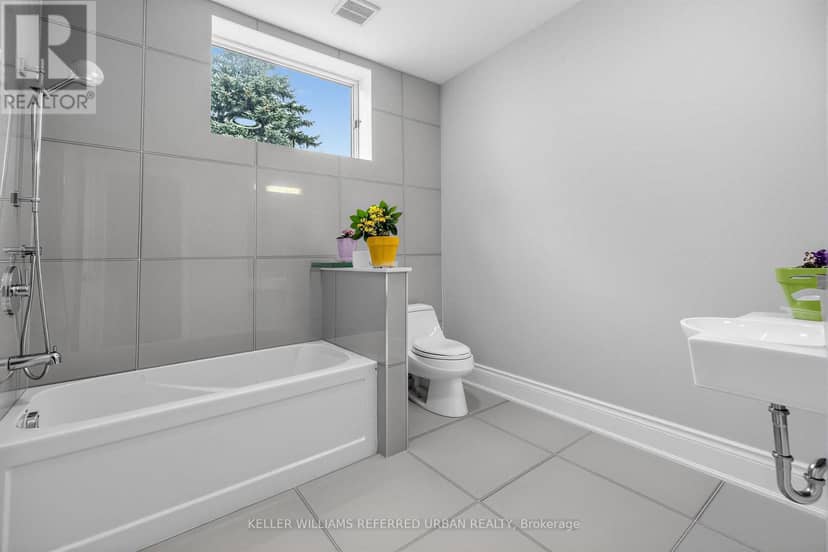 18 Yongeview Avenue — photo 27 of 33
