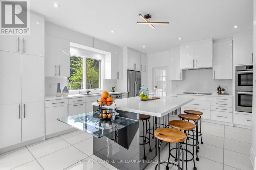 18 Yongeview Avenue — photo 8 of 33