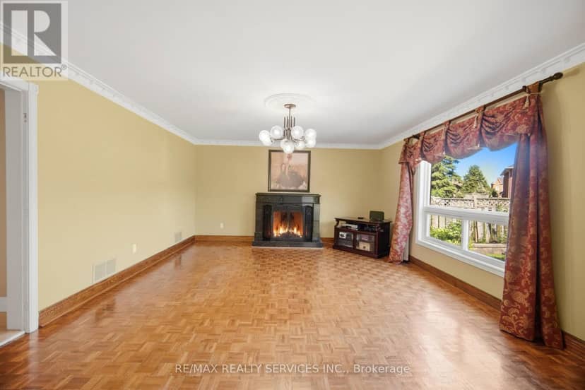 36 Shadywood Road — photo 10 of 40