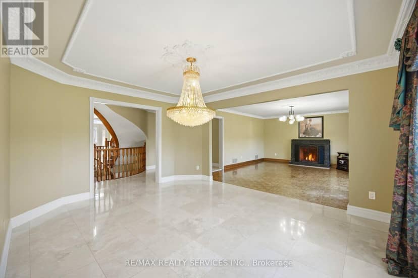 36 Shadywood Road — photo 11 of 40