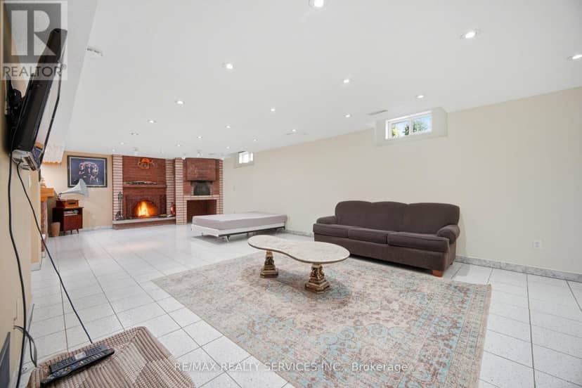 36 Shadywood Road — photo 32 of 40
