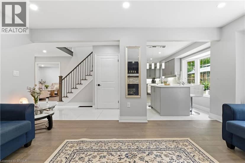 512 HAWTHORNE Crescent — photo 14 of 40