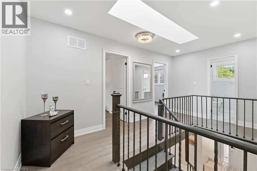 512 HAWTHORNE Crescent — photo 19 of 40
