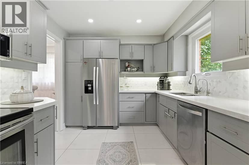 512 HAWTHORNE Crescent — photo 9 of 40