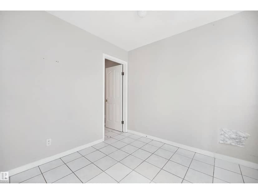 5107 17 AV NW — photo 22 of 40