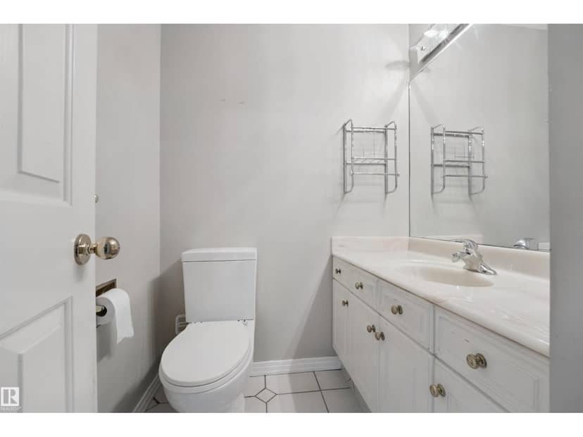 5107 17 AV NW — photo 24 of 40