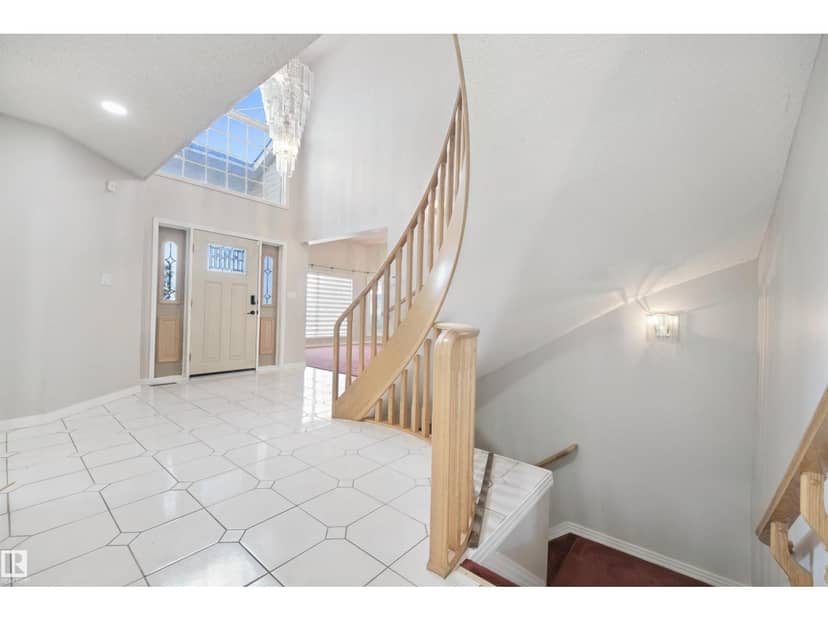 5107 17 AV NW — photo 25 of 40