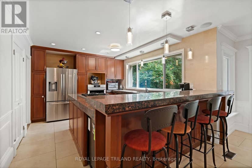 57 Westchester Drive, London North, photo 5