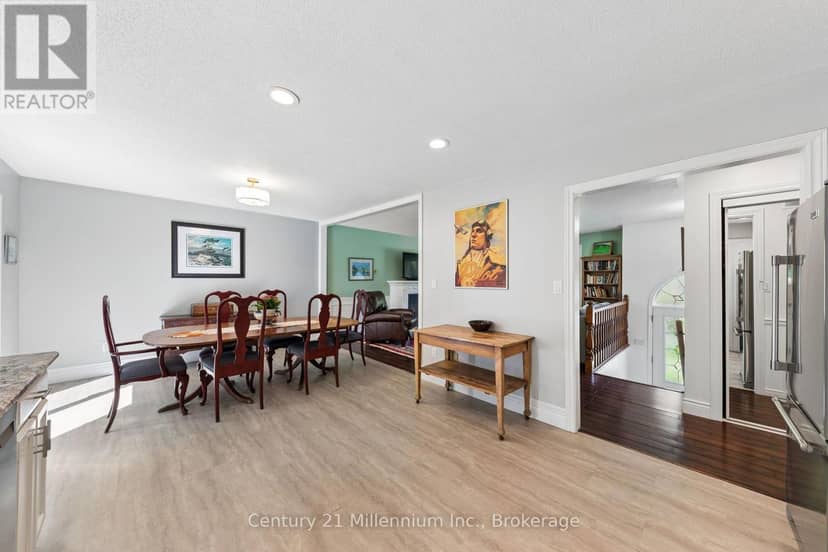 128 Parklane Crescent — photo 13 of 36