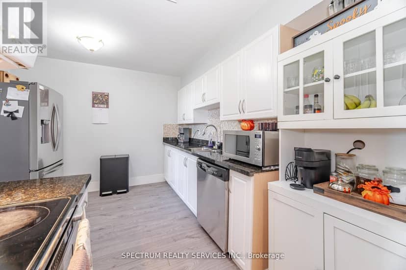 1210 - 85 Emmett Avenue — photo 12 of 40