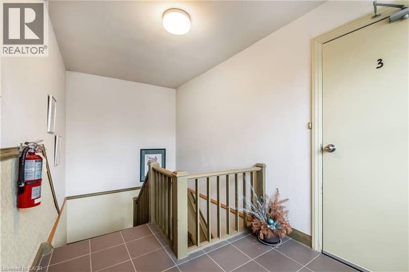 13 MCMASTER Avenue — photo 10 of 40
