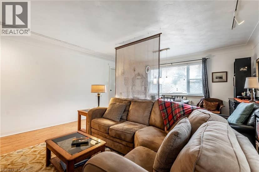 13 MCMASTER Avenue — photo 17 of 40