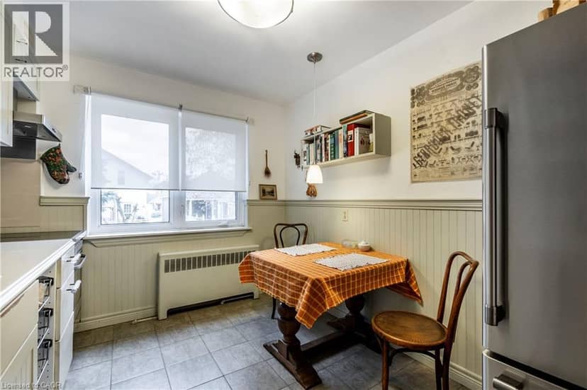 13 MCMASTER Avenue — photo 19 of 40