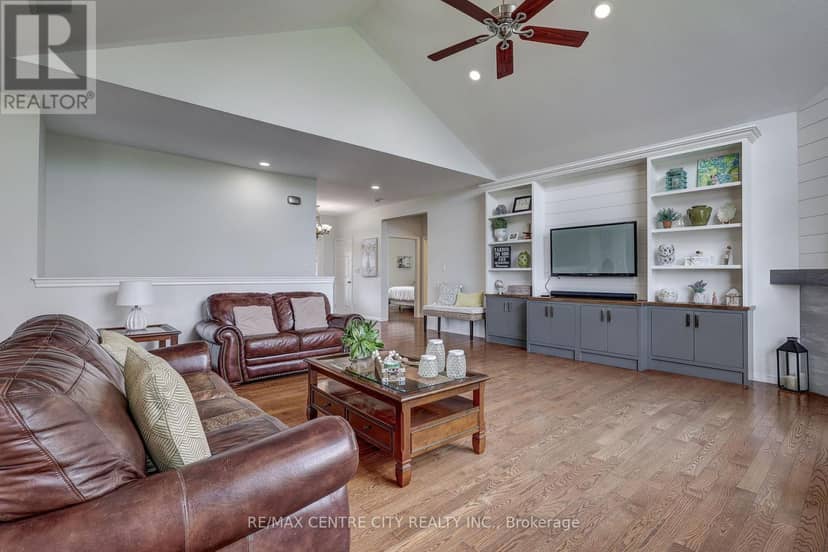 9538 Tower Road — photo 18 of 40