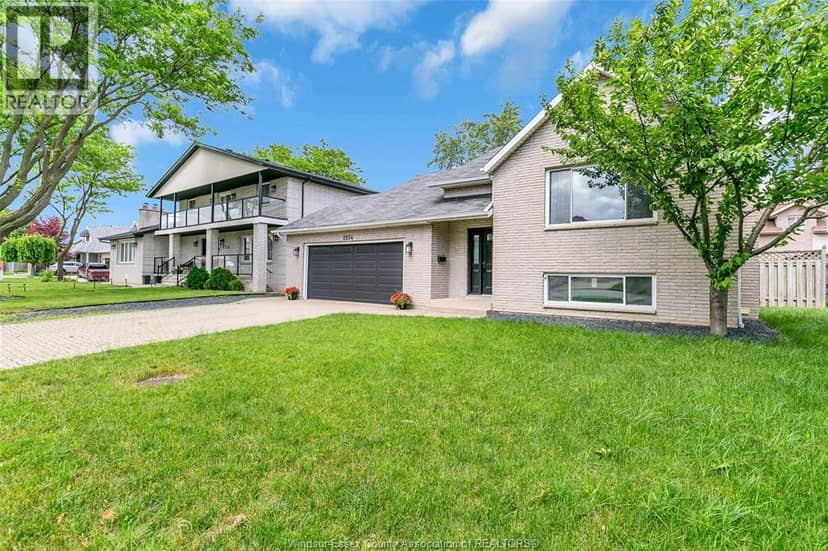 2854 Mangin Crescent — photo 3 of 38